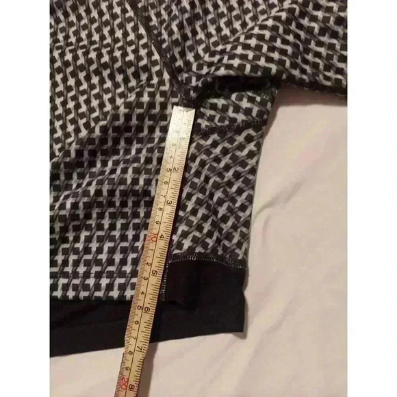 Athleta Vivid Velocity Shorts Workout Biker Sz XL - Picture 3 of 9